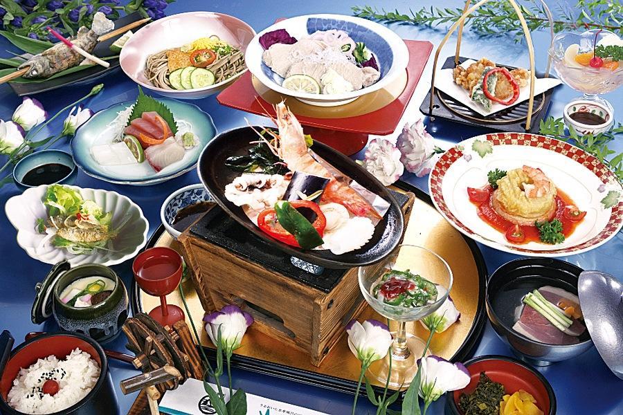 Riverside Hotel Sansuikan Хита Екстериор снимка